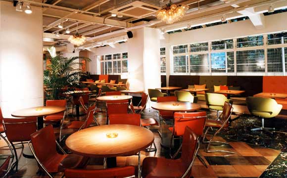 colors intimate general store 外観