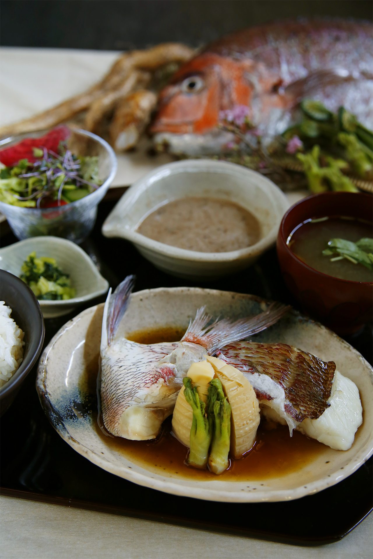 春は鯛に桜海老 彩り美しい春の料理 真鯛の酒蒸しあんかけと自然薯とろろ 桜海老の釜めしで春を楽しみましょ 黒十 神戸本店 News Potomak Co Ltd