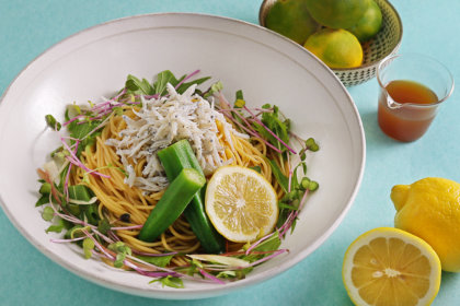 こななから、夏限定の冷製パスタ“たっぷりしらすと香味野菜の青蜜柑ぽん酢和え”が6月22日より登場！