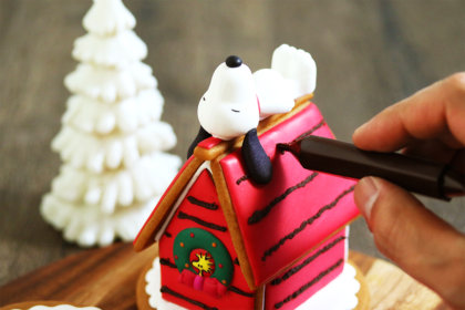 クリスマスに“スヌーピーとウッドストックのヘクセンハウスを作ろう”ワークショップが開催！<br><br>／PEANUTS Cafe 中目黒、PEANUTS DINER 横浜