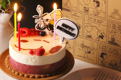 “おうちバースデー”をスヌーピーと一緒に楽しめる！誕生日ケーキが「PEANUTS Cafe オンラインショップ」に数量限定で新登場！<br><br>／PEANUTS Cafe オンラインショップ