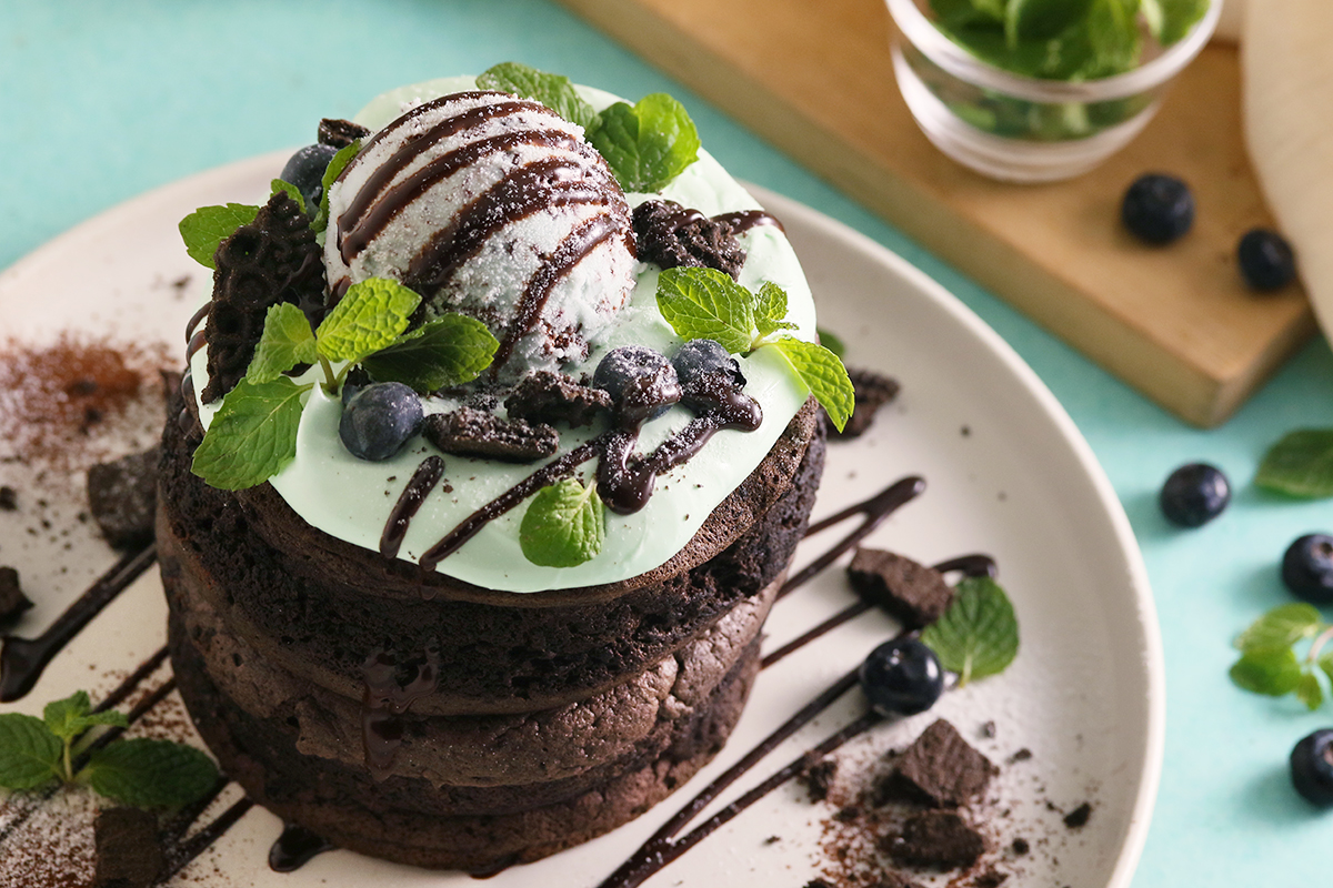 横浜モアーズ3F『MARFA CAFE』から、「チョコミントパンケーキ」と2種