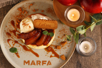 横浜モアーズ3F『MARFA CAFE』から冬限定！アップルシナモンパンケーキとジンジャーブレッドシェイクが12/15より登場。