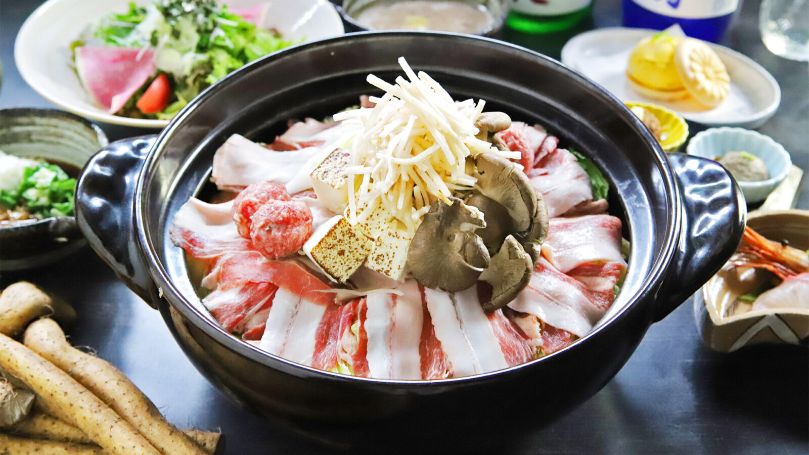 秋冬限定の人気鍋。いのしし＋自然薯で今だけの贅沢を味わう。神戸三宮「黒十（コクトウ）神戸本店」で今年も11月15日から。