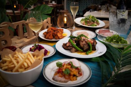 神戸旧居留地テラスで楽しむ、ワインとごちそうの夜。「Bar & Bistro 64（ロクヨン）」で7月18日から新プラン