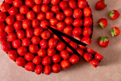 甘く華やぐ冬。艶やかいちごで満たす、小さな幸せ / PATISSERIE TOOTH TOOTH