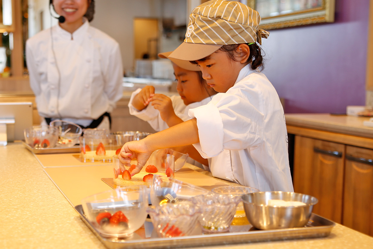 【パパやママに贈るバレンタイン】キッズパティシエ体験が出来るTOOTH TOOTHのスイーツ作りイベント『KIDS KITCHEN』2026年2月に開催！/ LAGOON TOOTH TOOTH