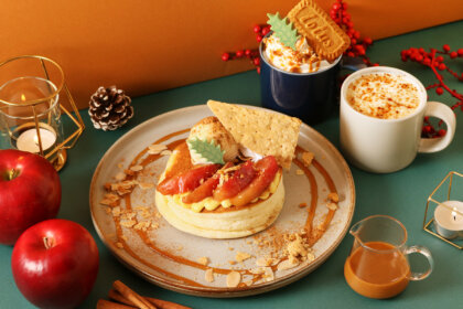 冬の香りと美味しい記憶をMARFA CAFEからお届け!「紅玉リンゴのキャラメルソースパンケーキ」を12/3(水)より新登場!