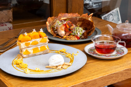 神戸・元町トアウエスト「CREPE & GALETTE TOOTH TOOTH」にて、甘く熟したマンゴーのミルクレープと夏野菜のチーズガレットが、5月21日（木）に登場