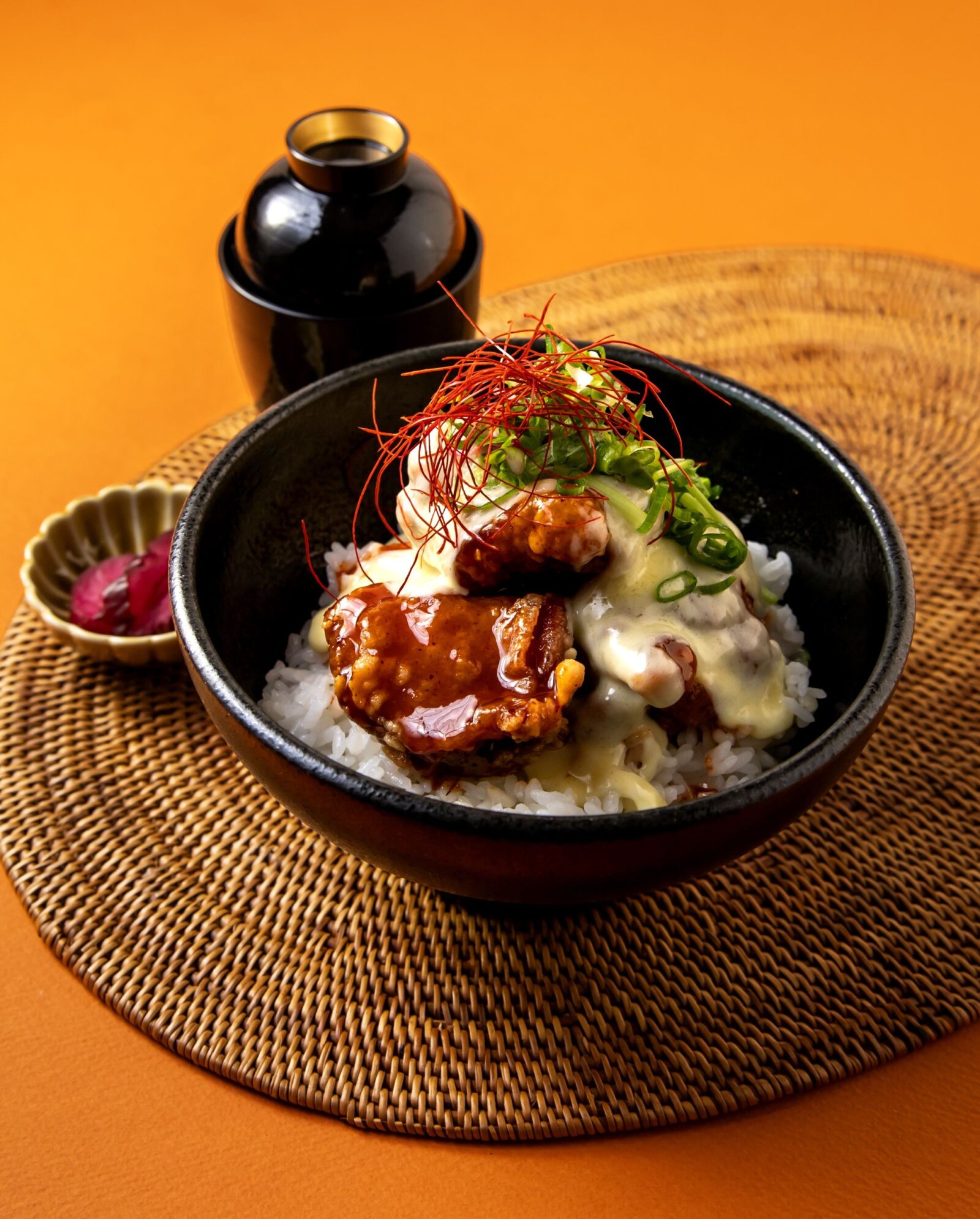 甘辛ヤンニョム × とろけるチーズ 夏の食欲をそそる“旨味唐揚げヤンニョムチーズ丼”がこの夏限定で登場。阪急西宮ガーデンズ・自然薯とろろ丼専門店「黒十ヤ（コクトウヤ）」